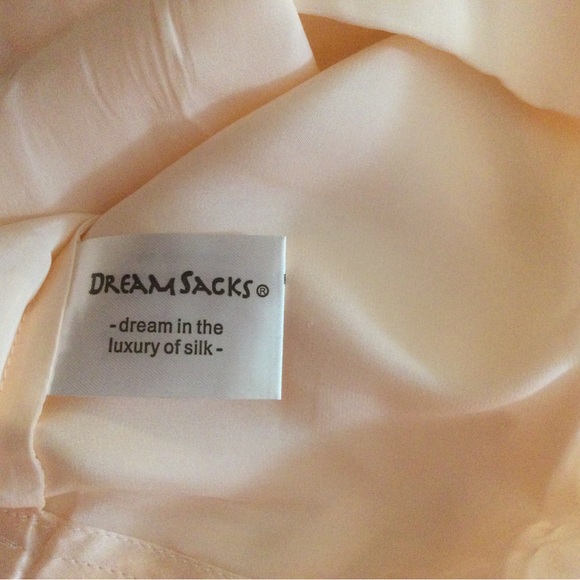 Dreamsacks Pink 100% Silk Pillowcase - Picture 2 of 9